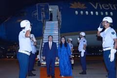 PM Pham Minh Chinh and his spouse set foot at Galeao Airport in Rio de Janeiro city on early July 5 morning (local time). (Photo: VNA)
