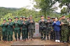 Border guards from Quang Tri and Khammouane provinces in the joint patrol (Photo: baochinhphu.vn)