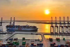 The ultra-large container vessel M/V OOCL SPAIN calls at Gemalink Port in the Cai Mep – Thi Vai port complex in Ho Chi Minh City. (Photo: VNA)