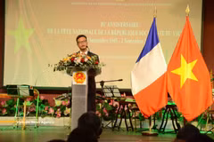Vietnamese Ambassador to France Trinh Duc Hai addresses the ceremony in Paris on September 18. (Photo: VNA)