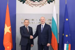 Party General Secretary To Lam (left) and Bulgarian Prime Minister Rosen Zhelyazkov at their meeting in Sofia on October 24 (Photo: VNA)