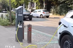 Cambodia partners with ADB to develop electric vehicles, high-tech agriculture