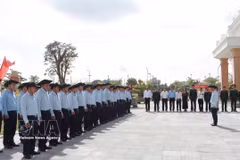 Team 192 under the Hue Military Command at the September 7 send-off ceremony for the mission in Laos (Photo: VNA)