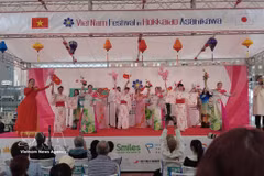 A musical performance at the Vietnamese Cultural Festival in Asahikawa, Hokkaido (Photo: VNA) 