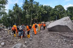 Rescuers work to address landslide and flash flood consequences in North Sulawesi province, Indonesia, on January 6, 2026. (Illustrative photo: Xinhua/VNA)