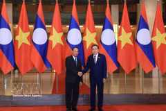 President of the National Assembly Tran Thanh Man (right) meets with Vilay Lakhamphong, Politburo Member and Standing Member of the Secretariat of the Lao People's Revolutionary Party (LPRP) Central Committee, in Hanoi on October 15, 2026. (Photo: VNA)