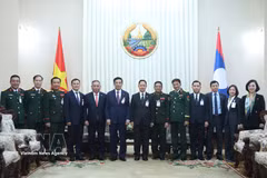Defence officials of Vietnam and Laos at the meeting in Vientiane on October 8, 2026 (Photo: VNA) 