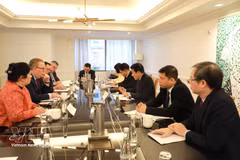 The meeting between Minister of Public Security General Luong Tam Quang and Shannon Kellogg, Amazon Vice President of Public Policy for the Americas, in Washington D.C. on February 19 (Photo: VNA)
