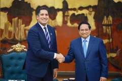 Prime Minister Pham Minh Chinh receives Swedish Ambassador to Vietnam Johan Ndisi in Hanoi on January 30, 2026. (Photo: VNA)