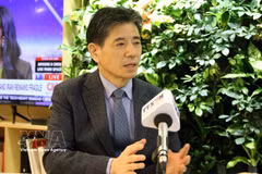 Kwon Sung Taek, Vice Chairman of the Korea – Vietnam Economic and Cultural Association (KOVECA), gives an interview to the Vietnam News Agency. (Photo: VNA)