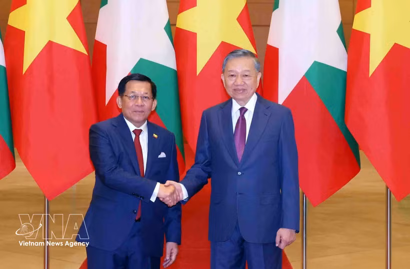 General Secretary of the Communist Party of Vietnam Central Committee and President To Lam (right) and Myanmar President Min Aung Hlaing at their talks in Hanoi on September 5, 2026 (Photo: VNA)
