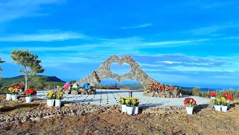 La Vuong Plateau in Gia Lai province is a tourist magnet thanks to many beautiful and poetic check-in spots. (Photo published by VNA)