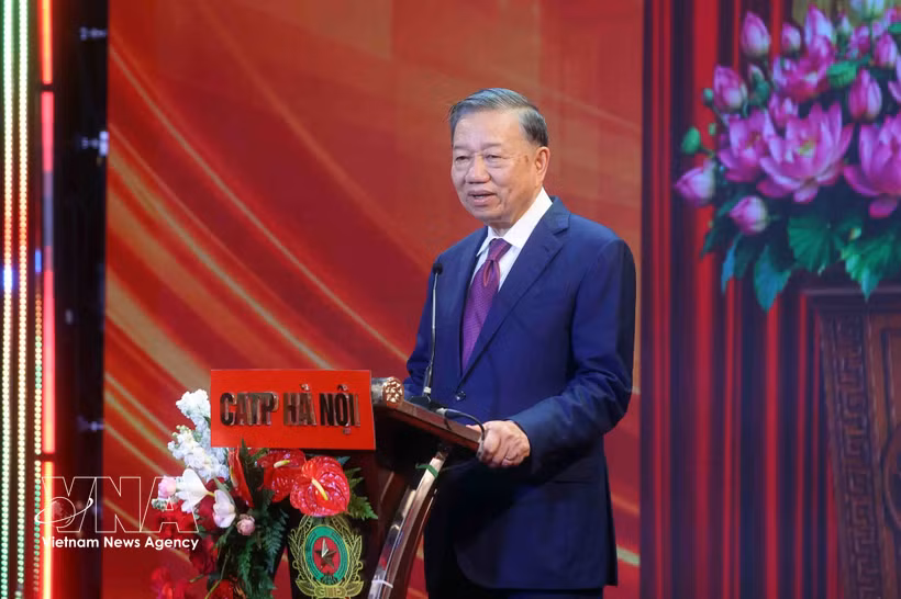 General Secretary of the Communist Party of Vietnam Central Committee and President To Lam speaks at the ceremony marking the Hanoi Police Football Club's 70th anniversary on October 10, 2026. (Photo: VNA)