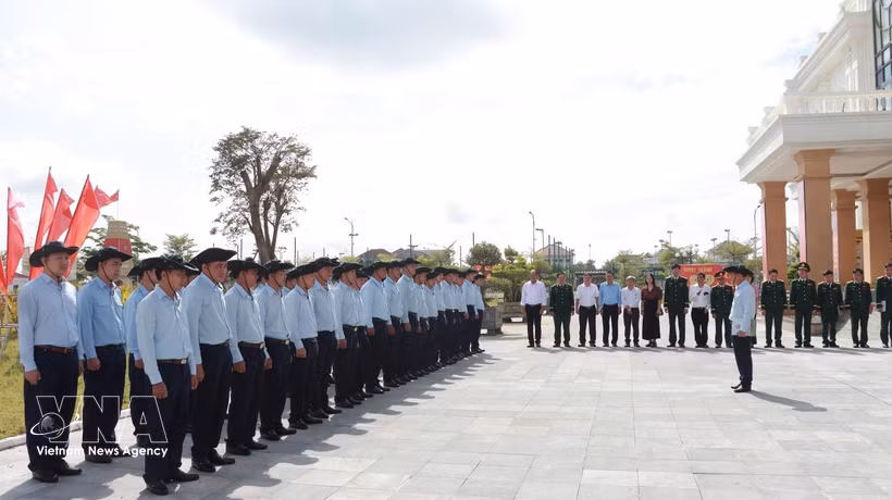 Team 192 under the Hue Military Command at the September 7 send-off ceremony for the mission in Laos (Photo: VNA)
