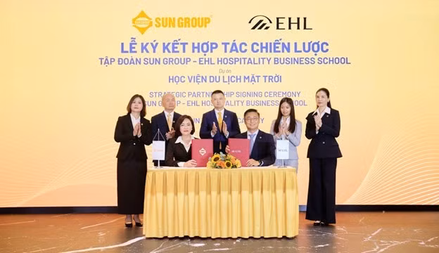 Sun Group officially signs a strategic cooperation with EHL Hospitality Business School on August 25, 2025. (Photo: Sun Group)