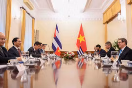 At the talks between Vietnamese Deputy Prime Minister and Minister of Foreign Affairs Bui Thanh Son (second, left) and Cuban Minister of Foreign Affairs Bruno Rodríguez Parrilla (first, right). (Photo: VNA)