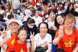 Hanoi streets packed ahead of first full National Day parade rehearsal