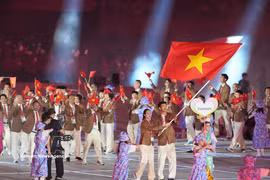 Vietnamese sports delegation parades at Asian Games opening ceremony