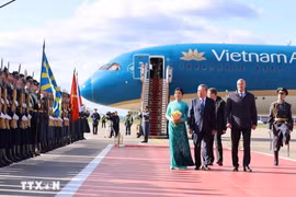 Party leader arrives in Moscow, beginning official visit to Russia