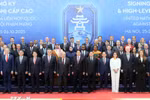Vietnamese State President Luong Cuong (centre, first row), United Nations Secretary-General Antonio Guterres (fifth from left) and heads of delegations at the signing ceremony. (Photo: VNA)