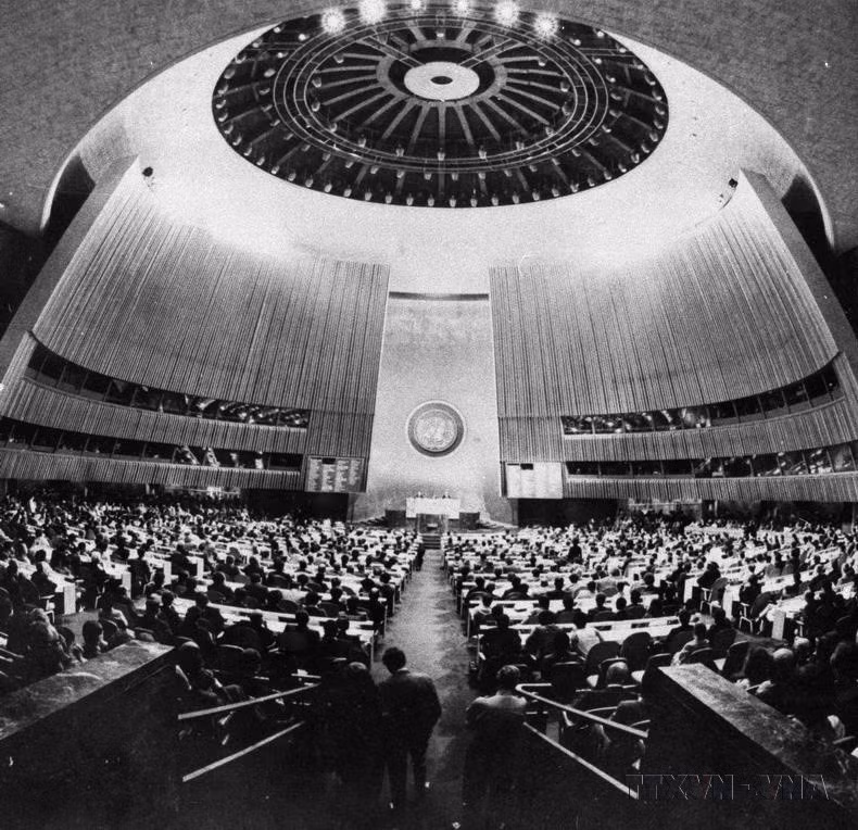 September 20, 1977: Adoption of the resolution recognising Vietnam as a UN member during the opening of the 32nd session of the UN General Assembly in New York. (Photo: VNA)