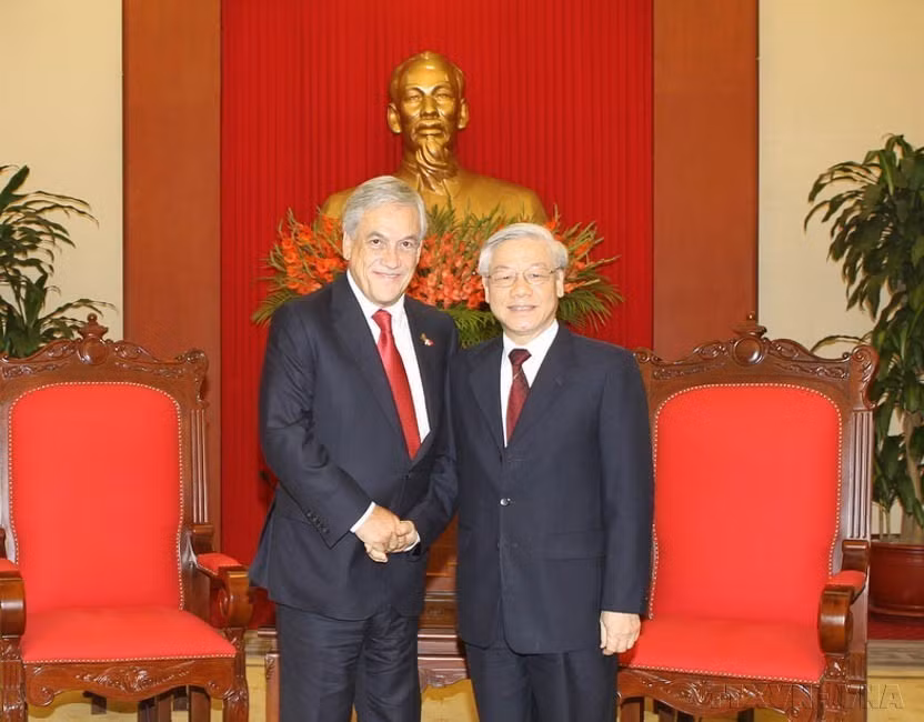 Party General Secretary Nguyen Phu Trong hosts a reception for President of Chile Sebastian Piñera Echenique during the latter’s official visit to Vietnam in 2012 (Photo: VNA)