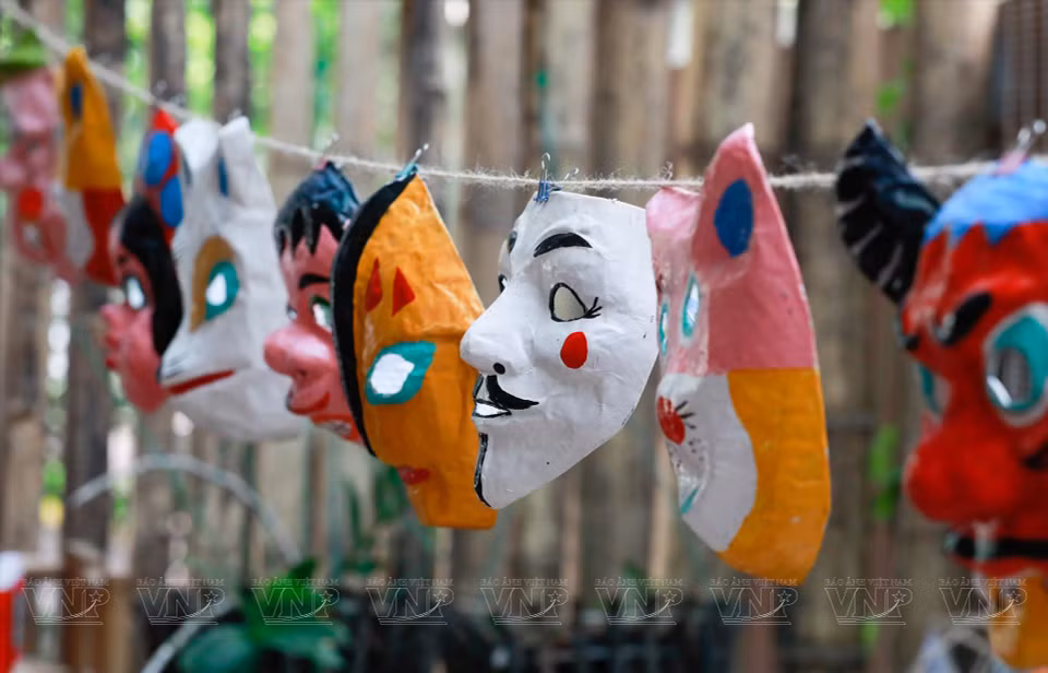 Traditional paper masks are on display at Bach Nghe Ward. (Photo: VNP/VNA)