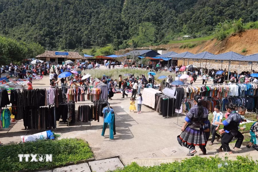 The Ta Mung market in Than Uyen district, Lai Chau province, is located at over 1,300 meters above sea level, offering a cool climate year-round. It is about 40 kilometers from the district centre. (Photo: VNA)