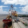 A vessel docks at Hai Phong Port ready to be loaded with containers. (Photo: VNA/VNS)