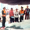 The Hai Phong Sub-Department of Fisheries, Livestock Production and Animal Health, in coordination with border guard forces, dissemines regulations on fisheries exploitation in Nam Trieu ward. (Photo: VNA)