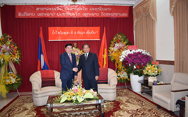 HCM City leader congratulates Laos on National Day ảnh 1