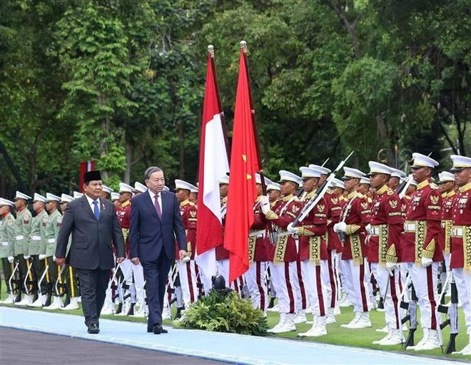 vna-potal-le-don-chinh-thuc-tong-bi-thu-to-lam-va-phu-nhan-tham-cap-nha-nuoc-toi-cong-hoa-indonesia-7905030.jpg
