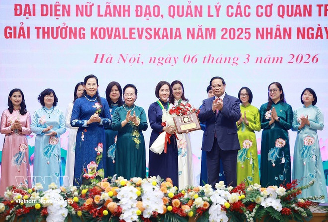 vna-potal-thu-tuong-gap-mat-dai-dien-nu-lanh-dao-va-trao-giai-thuong-kovalevskaia-nam-2025-8624137-1.jpg