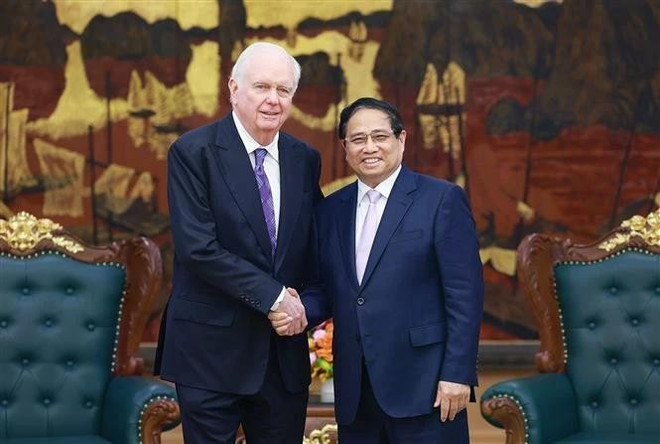 PM Pham Minh Chinh (R) and Prof. Thomas Vallely in their meeting on March 15. (Photo: VNA) pr.jpg