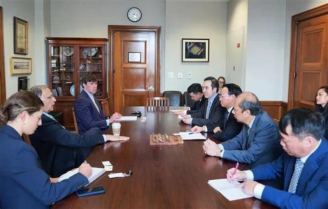 The meeting between Vietnamese Minister of Agriculture and Environment Do Duc Duy and Senator John Boozman, Chairman of the US Senate Committee on Agriculture, Nutrition and Forestry, on June 5 (Photo: VNA) boozman-duy-vna.jpg