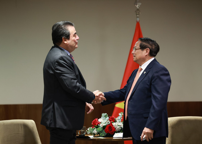 Prime Minister Pham Minh Chinh meets a representative of Alterosa MK in Brazil's Rio de Janeiro city on July 7 (local time).. (Photo: VNA) vna-potal-thu-tuong-pham-minh-chinh-tiep-lanh-dao-mot-so-tap-doan-hang-dau-brazil-8136321.jpg