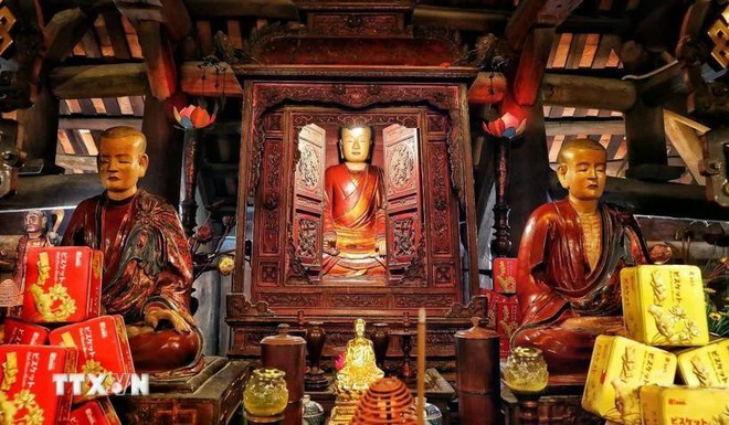 vna-truc-lam-three-patriarch-statuary.jpg