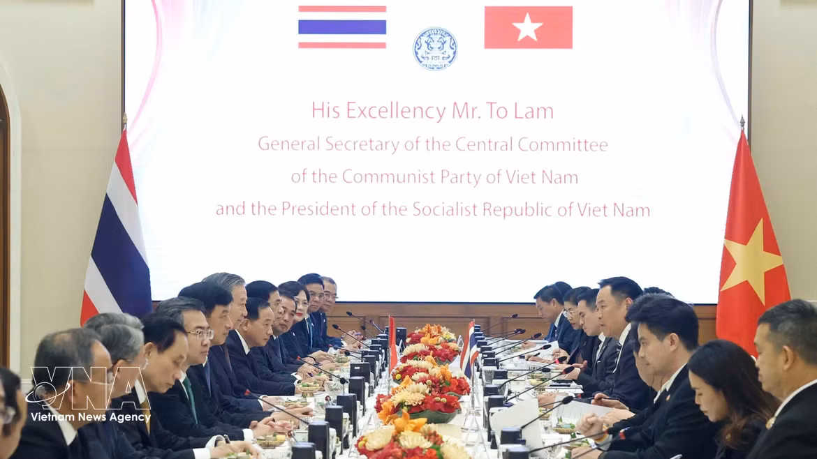 Vietnamese top leader holds talks with Thai Prime Minister