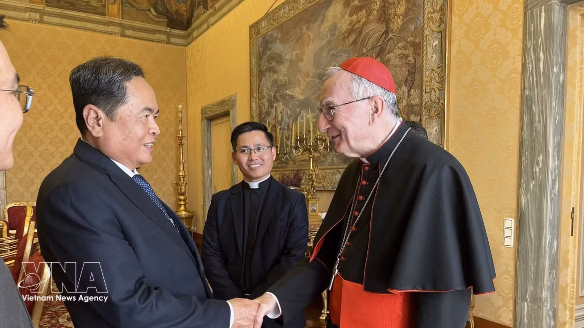 Top legislator meets Vatican Secretary of State 