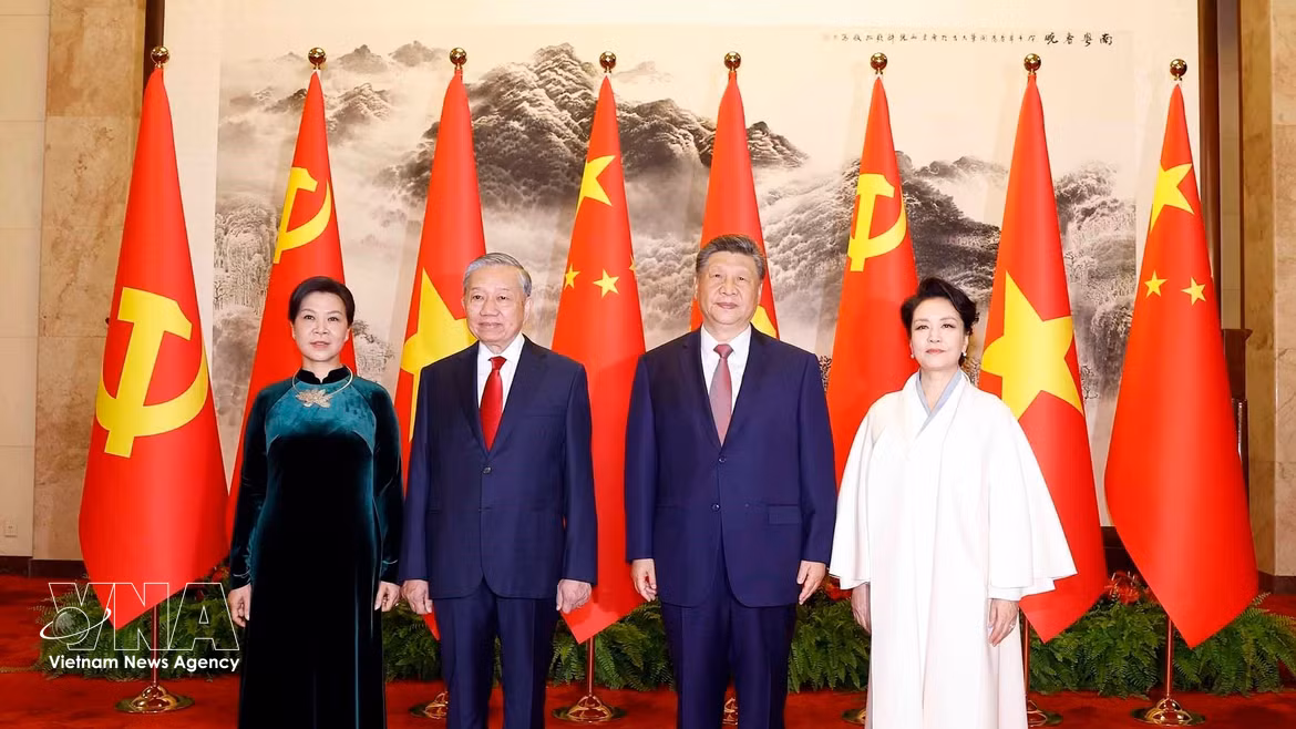 Grand welcome ceremony for Party chief, State President To Lam in China