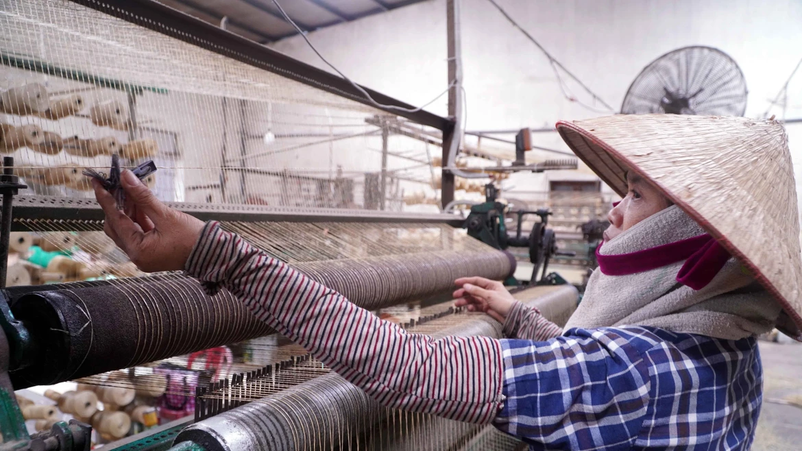 Keeping traditional rush mat weaving alive