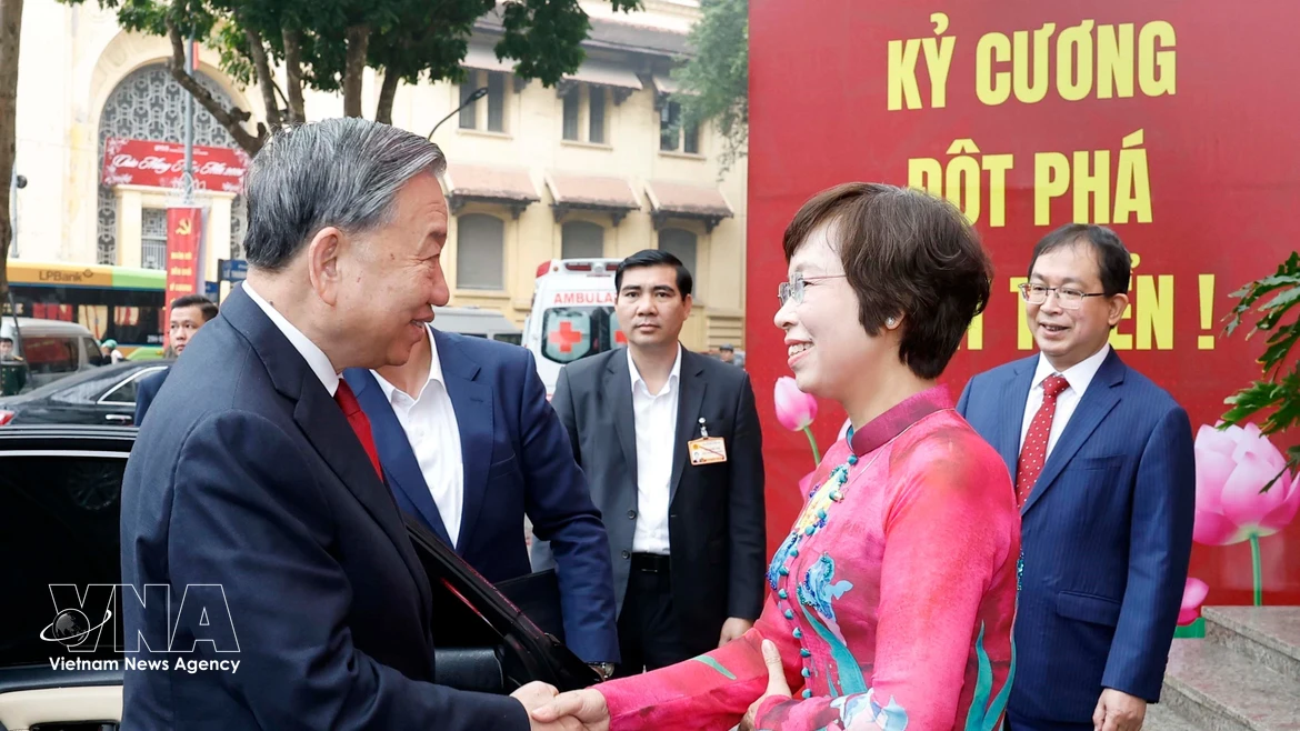 Party leader extends Lunar New Year greetings to VNA