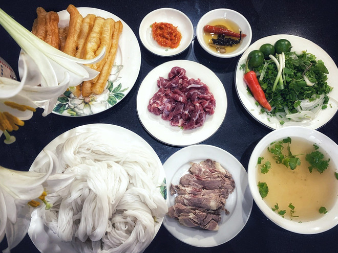 Some ingredients of the beef pho (Photo: VietnamPlus) pho-ha-noi2.jpg