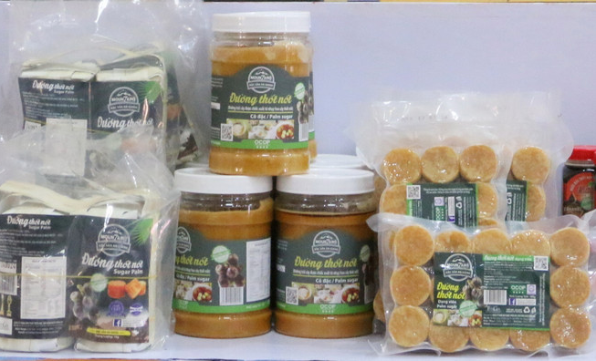 Palm sugar, a specialty of An Giang, is always favoured by locals and tourists. (Photo: VNA) an-giang4.png