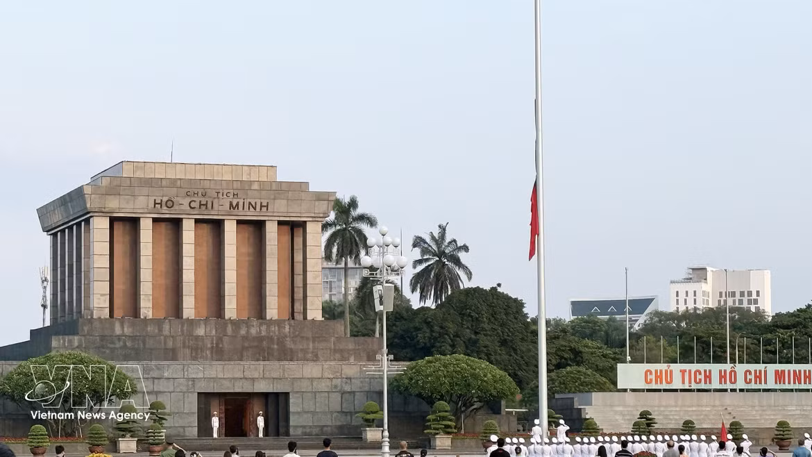 Vietnam declares two days of national mourning for Lao National Assembly President 
