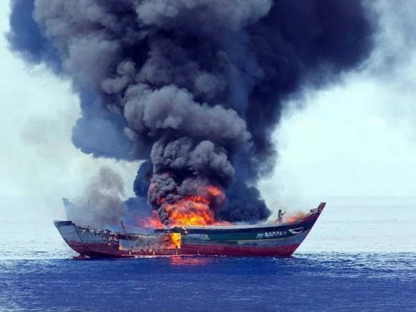 Palau torches Vietnamese illegal fishing boat