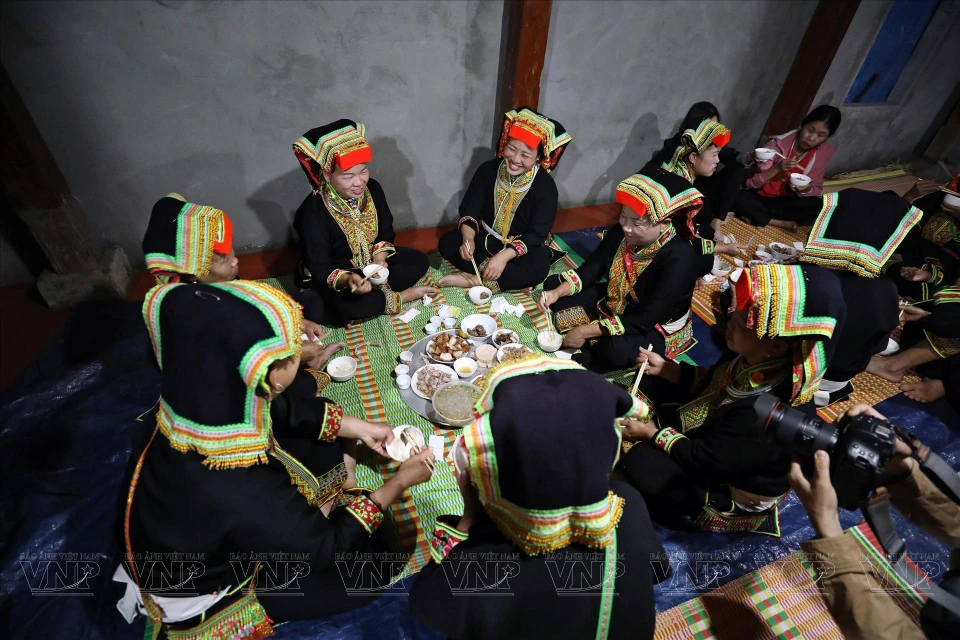 The Dao Lo Gang ethnics dress up in traditional outfits during the Tet holiday, festivals, and “cap sac” (maturity) ritual. (Photo: VNA)