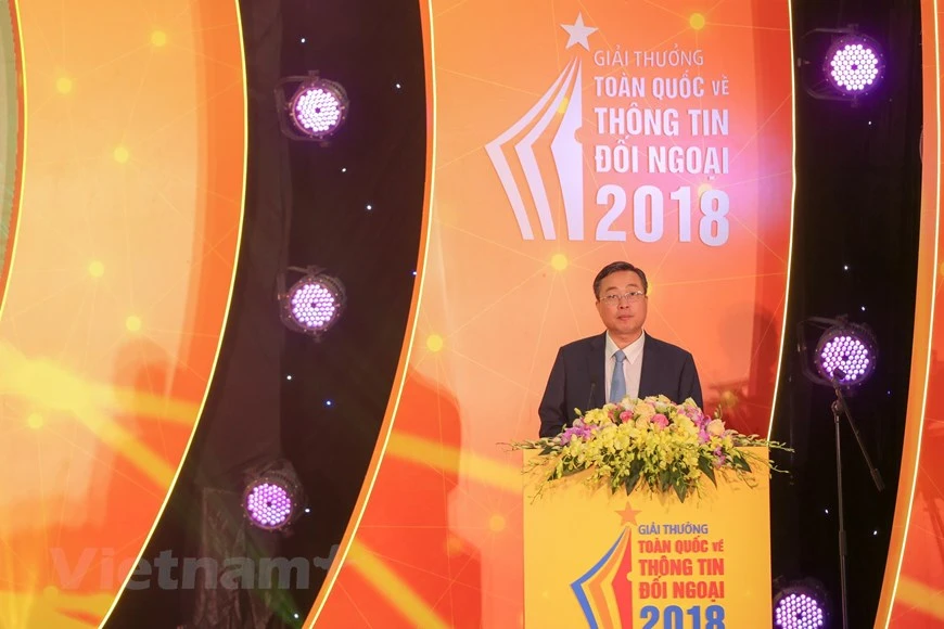 The awards ceremony is held to honour outstanding works in external information service (Photo: VNA/ Vietnam+)