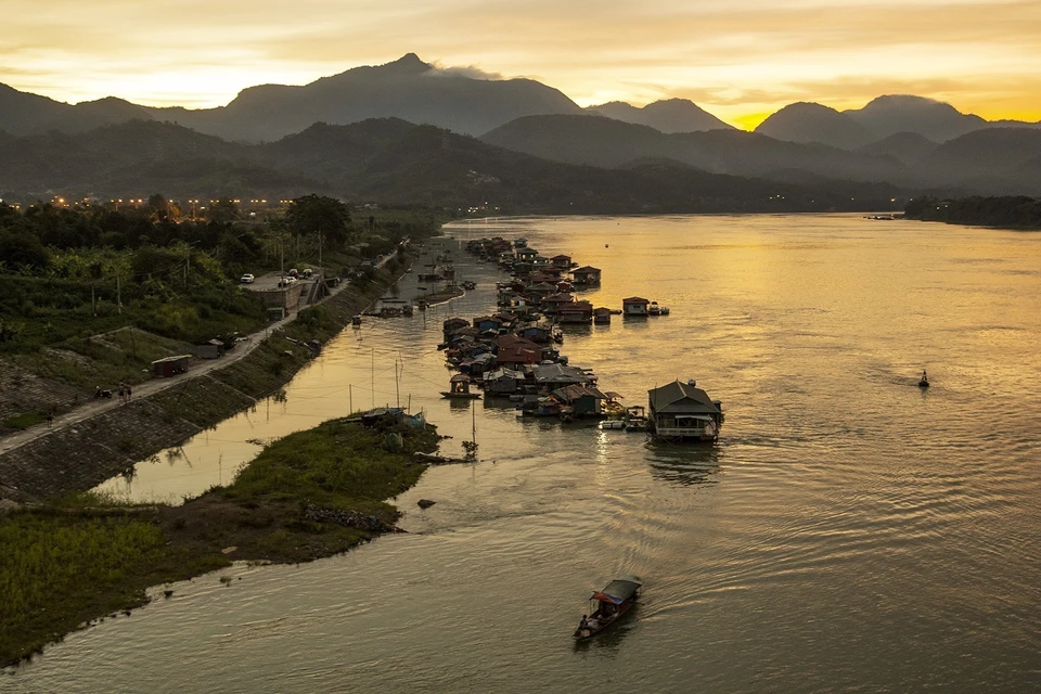 The fishing village is located on the banks of the Da River, near Thinh Lang ward, Hoa Binh city. (Photo: VNA)