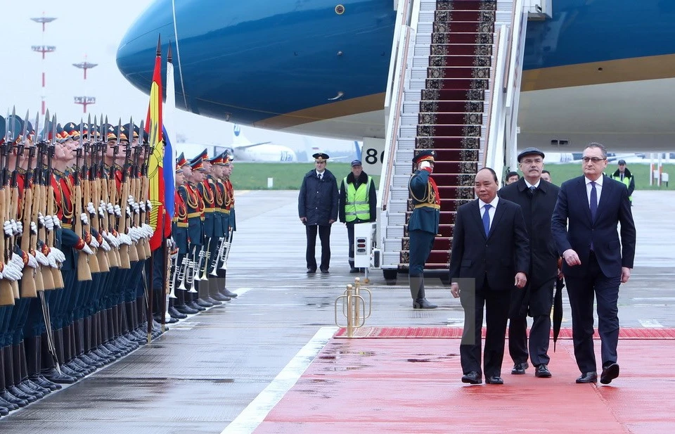 Welcome ceremony for Prime Minister Nguyen Xuan Phuc at Vnukovo international airport in Moscow, Russia. (Photo: VNA)